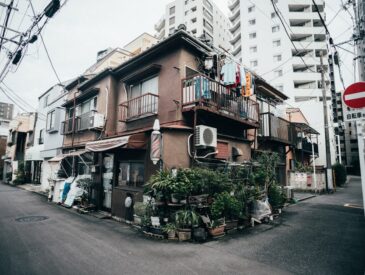 A street scene with a building in the middle of the street